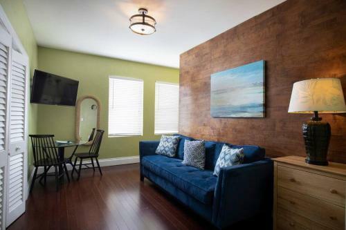 Apartamento Duval Street Suite W Kitchen And Shared Heated Pool