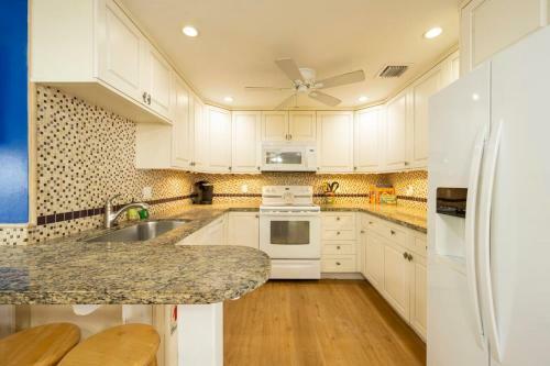 Almost Southernmost Too 3 Bedroom Home With Private Pool