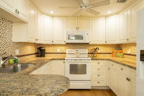 Almost Southernmost Too 3 Bedroom Home With Private Pool