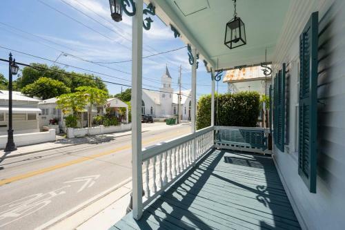 Almost Southernmost Too 3 Bedroom Home With Private Pool