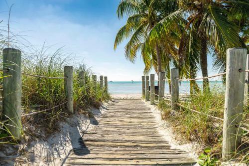 Almost Southernmost Too 3 Bedroom Home With Private Pool