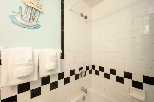 Almost Southernmost Too 3 Bedroom Home With Private Pool