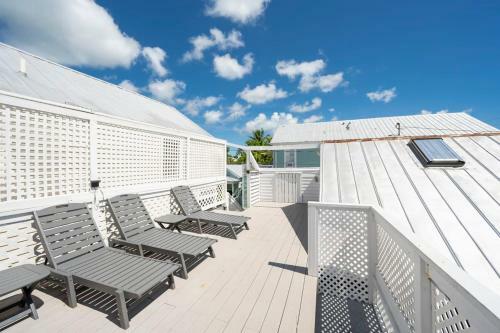 Almost Southernmost Too 3 Bedroom Home With Private Pool