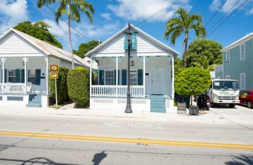 Almost Southernmost Too 3 Bedroom Home With Private Pool