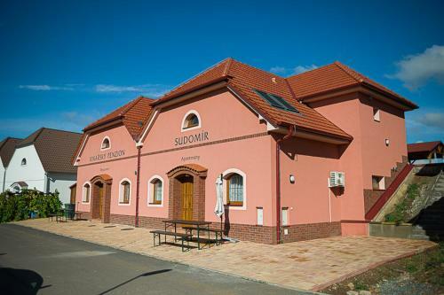 Hostal Penzion Sudom�r