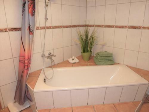 Apartment de Luxe 63 Qm Mit 2 Schlafzimmer Und Terrasse