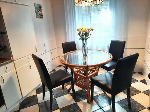 Apartment de Luxe 63 Qm Mit 2 Schlafzimmer Und Terrasse