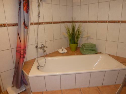 Apartment de Luxe 63 Qm Mit 2 Schlafzimmer Und Terrasse
