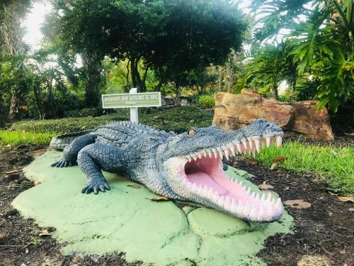 Beautiful 3 Bedroom Apartment Minutes From Disney!