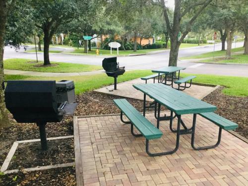 Beautiful 3 Bedroom Apartment Minutes From Disney!