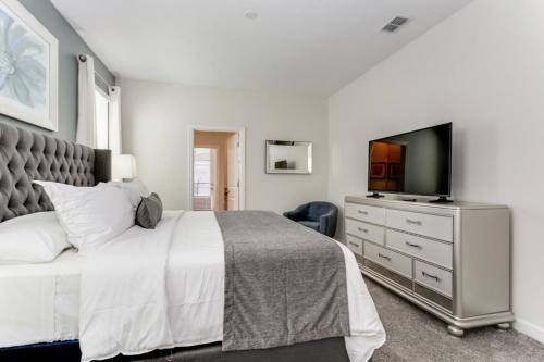 Superior 9 Bed Games Room, Pool Spa Themed Rooms! Home