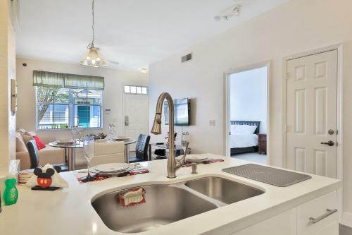Magical Retreat At Venetian Bay