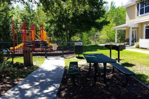 Spectacular 3bd/2ba Townhouse Close To Disney
