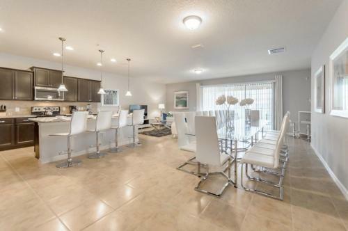 Lavish 9 Bdm Villa At Windsor At Westside Resort Villa