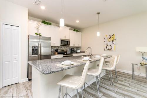South Facing Pool - Storey Lake Townhome Townhouse