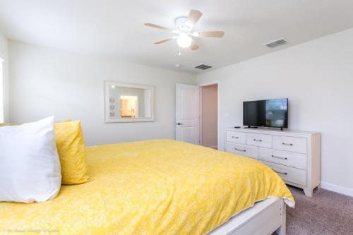 South Facing Pool - Storey Lake Townhome Townhouse