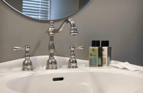 Hotel Le Pleasant H�tel & Caf�