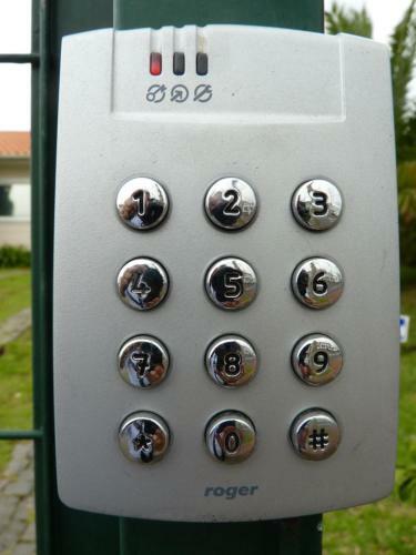 Azores Holidays House -b&b - Suites - Self Check-in Keyboard