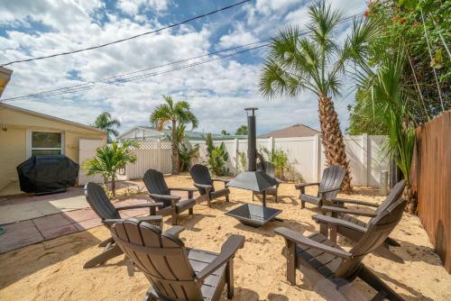 Family Getaway Pool Patio Fire Pit Walk To The Beach