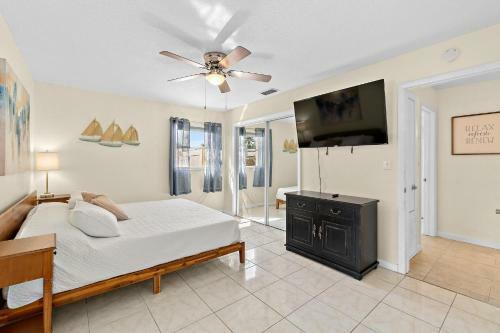 Family Getaway Pool Patio Fire Pit Walk To The Beach