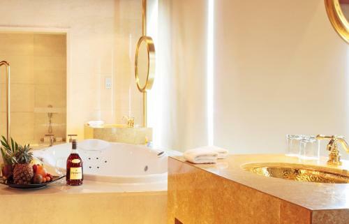 Golden Eagle Summit Hotel