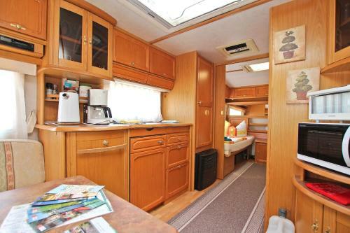 Privater Wohnwagen Mit Pool, Fuerstenberg See 10711