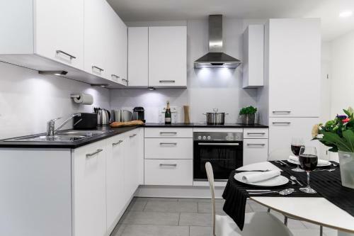 Apartment Westend Mit 4-zimmern, Au�enbereich Und Eigenem Parkplatz