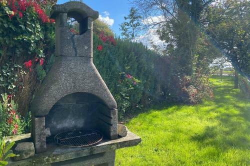 Belle Long�re Normande, Chemin�e Et Jardin Arbor�