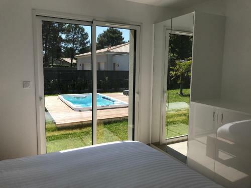 Location Villa Entre Lac Et Oc�an Avec Son Spa de Nage
