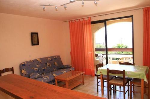 4 People Apartment 350 M From The Sea