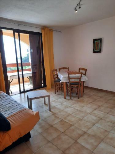 4 People Apartment 350 M From The Sea