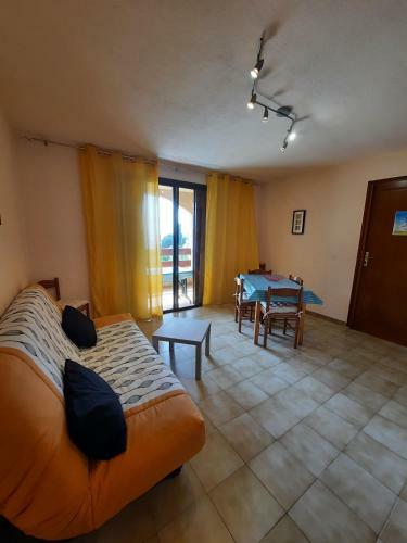 4 People Apartment 350 M From The Sea
