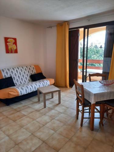 4 People Apartment 350 M From The Sea