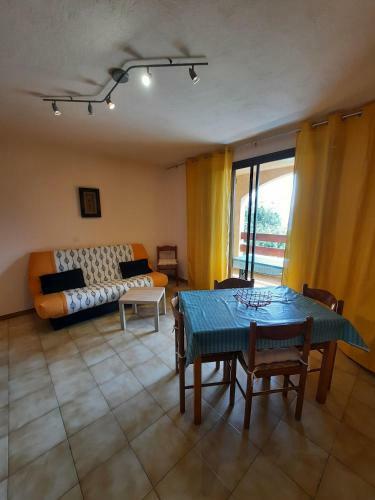 4 People Apartment 350 M From The Sea