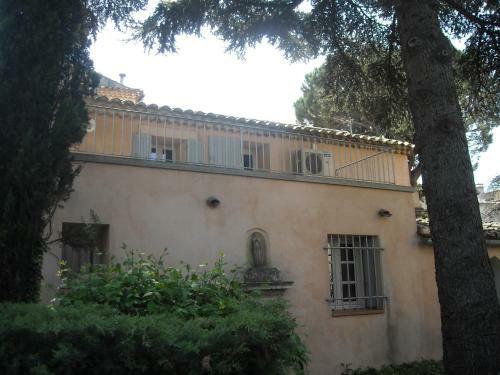 Maison de Ville Aux Couleurs Proven�ales.