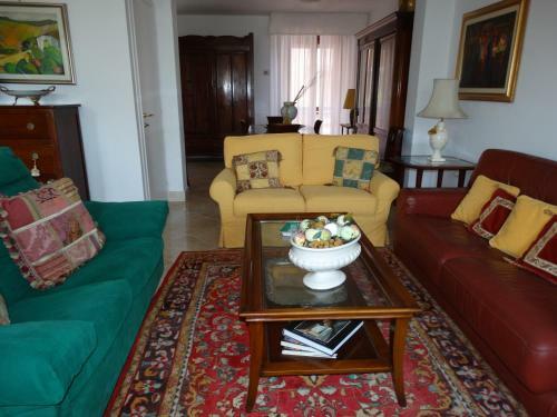 Silenzi Holiday Home