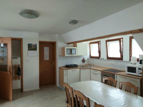 Hostal Apartments Su?nik