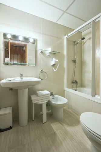 Hotel Farr� D'avall