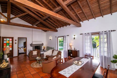 Casa Do Pinheiro With Shared Swimming Pool
