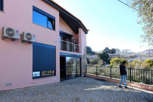 Apartamento Pequena Casa T1 Com Cozinha E P�tio Privado