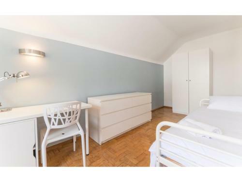 Villa In Costa Da Caparica Near The Beach