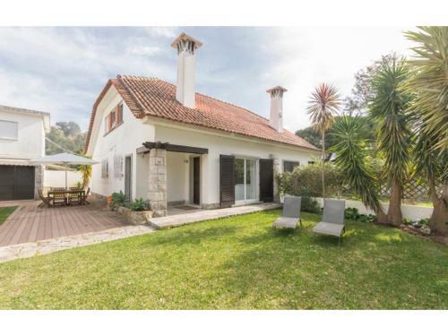 Villa In Costa Da Caparica Near The Beach