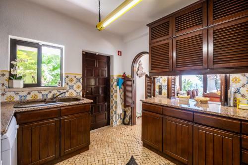 Rent4rest Sesimbra 4bdr Ocean View And Private Pool Villa