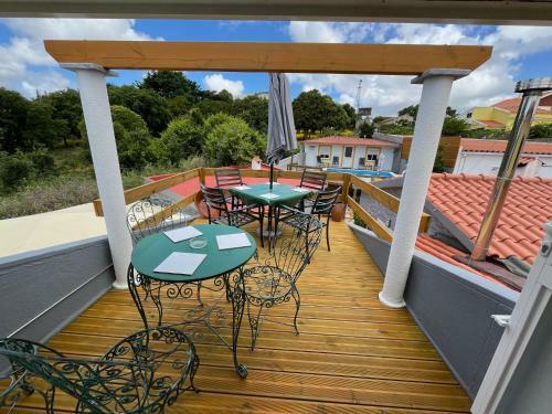 Sun House - Near Sintra - Triple Rooms - Kitchen - Pool