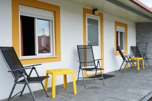Sun House - Near Sintra - Triple Rooms - Kitchen - Pool