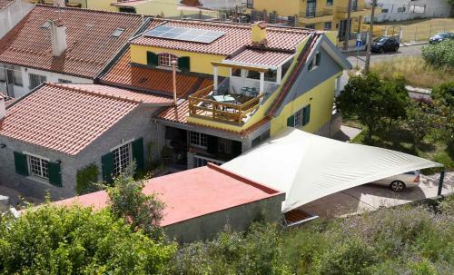 Sun House - Near Sintra - Triple Rooms - Kitchen - Pool