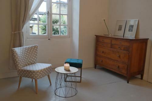 Hostal Maison De Ma�tre Elegia