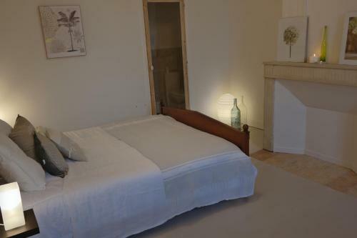 Hostal Maison De Ma�tre Elegia