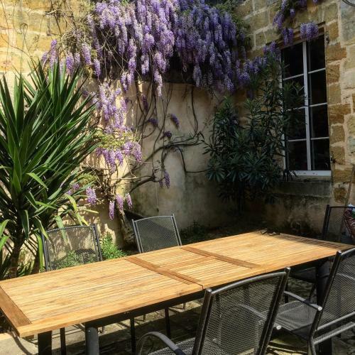 Hostal Maison De Ma�tre Elegia