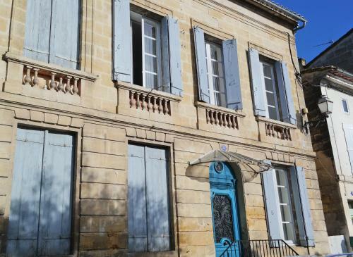 Hostal Maison De Ma�tre Elegia